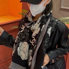 羊绒新款💞 新❤小香【山茶花长围巾】~超级抬气色!高级女人味!羊绒围巾也能这么美!!!这款双面花卉羊绒围巾真的好高级!香 羊绒新款💞 新❤小香【山茶花长围巾】~超级抬气色!高级女人味!羊绒围巾也能这么美!!!这款双面花卉羊绒围巾真的好高级!香
