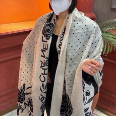 羊绒新款💞 新❤小香【山茶花长围巾】~超级抬气色!高级女人味!羊绒围巾也能这么美!!!这款双面花卉羊绒围巾真的好高级!香 羊绒新款💞 新❤小香【山茶花长围巾】~超级抬气色!高级女人味!羊绒围巾也能这么美!!!这款双面花卉羊绒围巾真的好高级!香