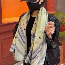 ❄【双面同色】原单Lv140cm丝绒方巾,《热气球》,本款方巾全新加入 U价🉐️ and Away 系列,致意路易威登的 ❄【双面同色】原单Lv140cm丝绒方巾,《热气球》,本款方巾全新加入 U价🉐️ and Away 系列,致意路易威登的