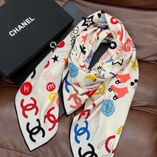 高级成衣系列~Chanel 【140双面同色丝绒披肩】 此系列谱写一曲自由轻灵的赞歌 本系列作品创新演绎品牌的风格符号 高级成衣系列~Chanel 【140双面同色丝绒披肩】 此系列谱写一曲自由轻灵的赞歌 本系列作品创新演绎品牌的风格符号