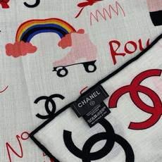 高级成衣系列~Chanel 【140双面同色丝绒披肩】 此系列谱写一曲自由轻灵的赞歌 本系列作品创新演绎品牌的风格符号 高级成衣系列~Chanel 【140双面同色丝绒披肩】 此系列谱写一曲自由轻灵的赞歌 本系列作品创新演绎品牌的风格符号