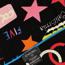 高级成衣系列~Chanel 【140双面同色丝绒披肩】 此系列谱写一曲自由轻灵的赞歌 本系列作品创新演绎品牌的风格符号 高级成衣系列~Chanel 【140双面同色丝绒披肩】 此系列谱写一曲自由轻灵的赞歌 本系列作品创新演绎品牌的风格符号