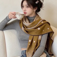 HERMES爱马仕新款|月光飞马Clair de Lune羊绒和真丝披肩,手工卷边(70%羊绒,30%真丝)。140×1 HERMES爱马仕新款|月光飞马Clair de Lune羊绒和真丝披肩,手工卷边(70%羊绒,30%真丝)。140×1