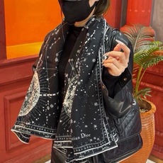 上新💞D家丝巾{140cm真丝羊绒}桑蚕丝+羊绒 现由彼得罗•鲁福 (Pietro RUffo) 设计的Dior Pha 上新💞D家丝巾{140cm真丝羊绒}桑蚕丝+羊绒 现由彼得罗•鲁福 (Pietro RUffo) 设计的Dior Pha