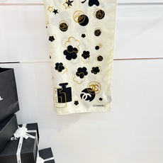 Chanel ~新品~ 【140顶级丝绒双面同色】 包包、香水瓶、山茶花与双C的完美结合 适合各种场合搭配使用 黑白两色 Chanel ~新品~ 【140顶级丝绒双面同色】 包包、香水瓶、山茶花与双C的完美结合 适合各种场合搭配使用 黑白两色