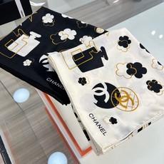 Chanel ~新品~ 【140顶级丝绒双面同色】 包包、香水瓶、山茶花与双C的完美结合 适合各种场合搭配使用 黑白两色 Chanel ~新品~ 【140顶级丝绒双面同色】 包包、香水瓶、山茶花与双C的完美结合 适合各种场合搭配使用 黑白两色