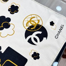 Chanel ~新品~ 【140顶级丝绒双面同色】 包包、香水瓶、山茶花与双C的完美结合 适合各种场合搭配使用 黑白两色 Chanel ~新品~ 【140顶级丝绒双面同色】 包包、香水瓶、山茶花与双C的完美结合 适合各种场合搭配使用 黑白两色