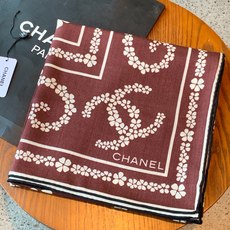 高级成衣系列~Chanel 【140双面同色丝绒披肩】 此系列谱写一曲自由轻灵的赞歌 本系列作品创新演绎品牌的风格符号 高级成衣系列~Chanel 【140双面同色丝绒披肩】 此系列谱写一曲自由轻灵的赞歌 本系列作品创新演绎品牌的风格符号