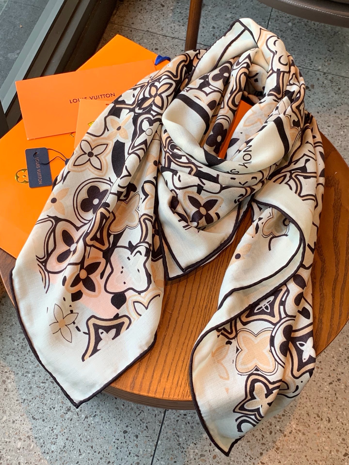 JARDIN DES PLANTES 140双面丝绒～ 【LV秋冬新品】 Jardin Des Plantes 丝绒披肩