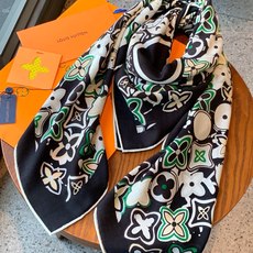 JARDIN DES PLANTES 140双面丝绒~ 【LV秋冬新品】 Jardin Des Plantes 丝绒披肩 JARDIN DES PLANTES 140双面丝绒~ 【LV秋冬新品】 Jardin Des Plantes 丝绒披肩