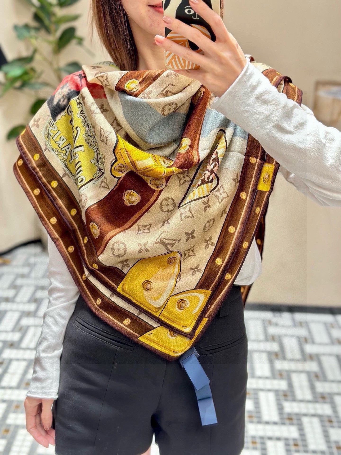 【LV】上新❤️  路易威登 一款值得品细节的高货 抠细节，从一个小块的配色去打败市场货 140方巾 二个配色  欢迎对