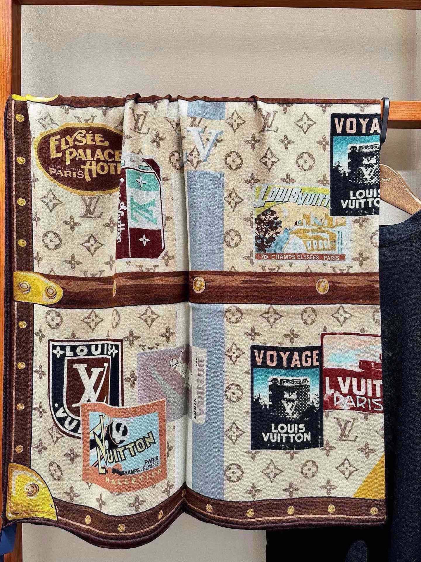 【LV】上新❤️  路易威登 一款值得品细节的高货 抠细节，从一个小块的配色去打败市场货 140方巾 二个配色  欢迎对