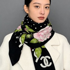 【升级双面同色 加密面料】 上新❤️ 140*140台版印花 黑白二色 高级都市新贵!山茶花的再一次邂逅!绝对的 【升级双面同色 加密面料】 上新❤️ 140*140台版印花 黑白二色 高级都市新贵!山茶花的再一次邂逅!绝对的