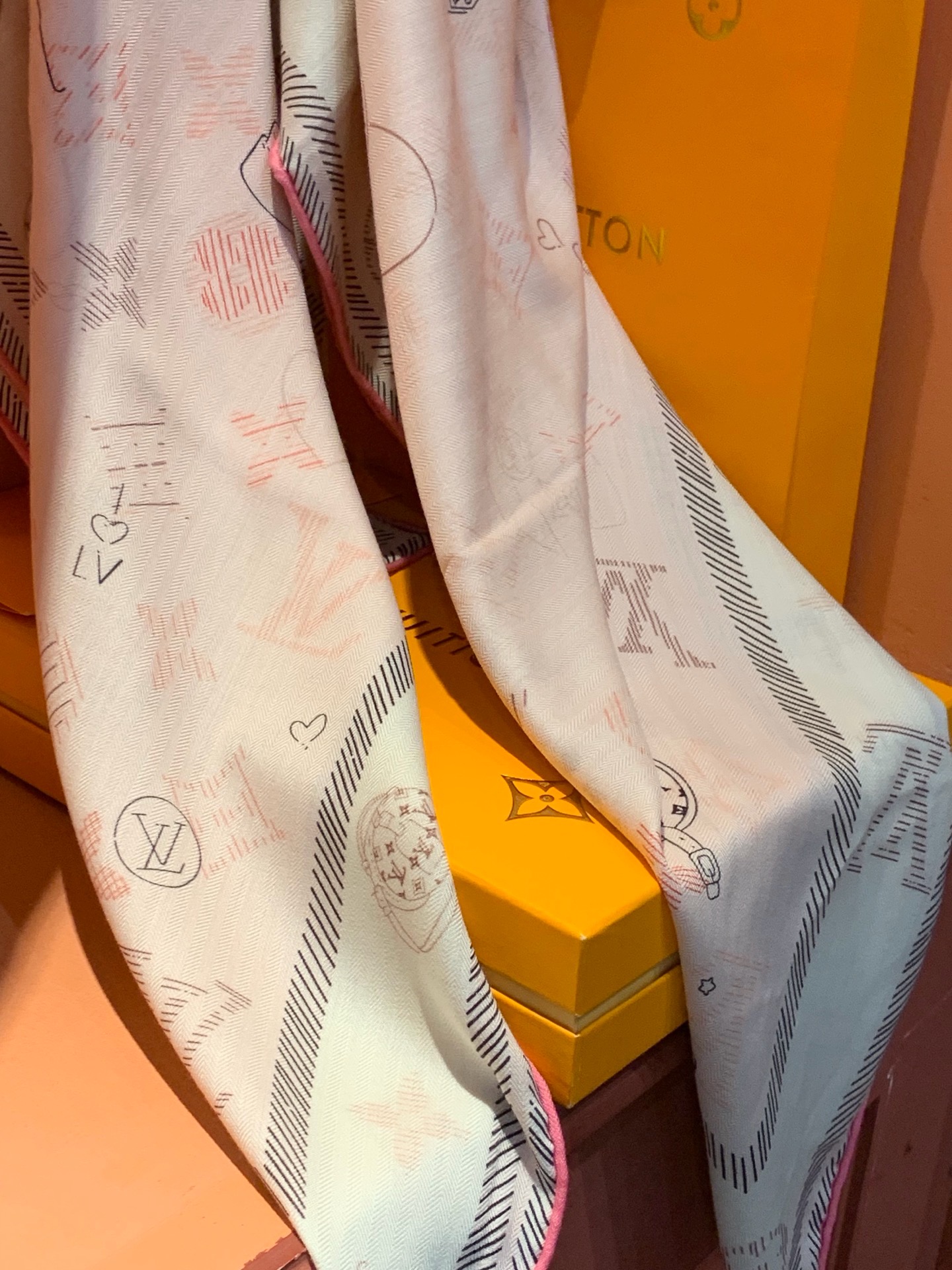 JARDIN DES PLANTES 140双面丝绒～ 【LV秋冬新品】 Jardin Des Plantes 丝绒披肩