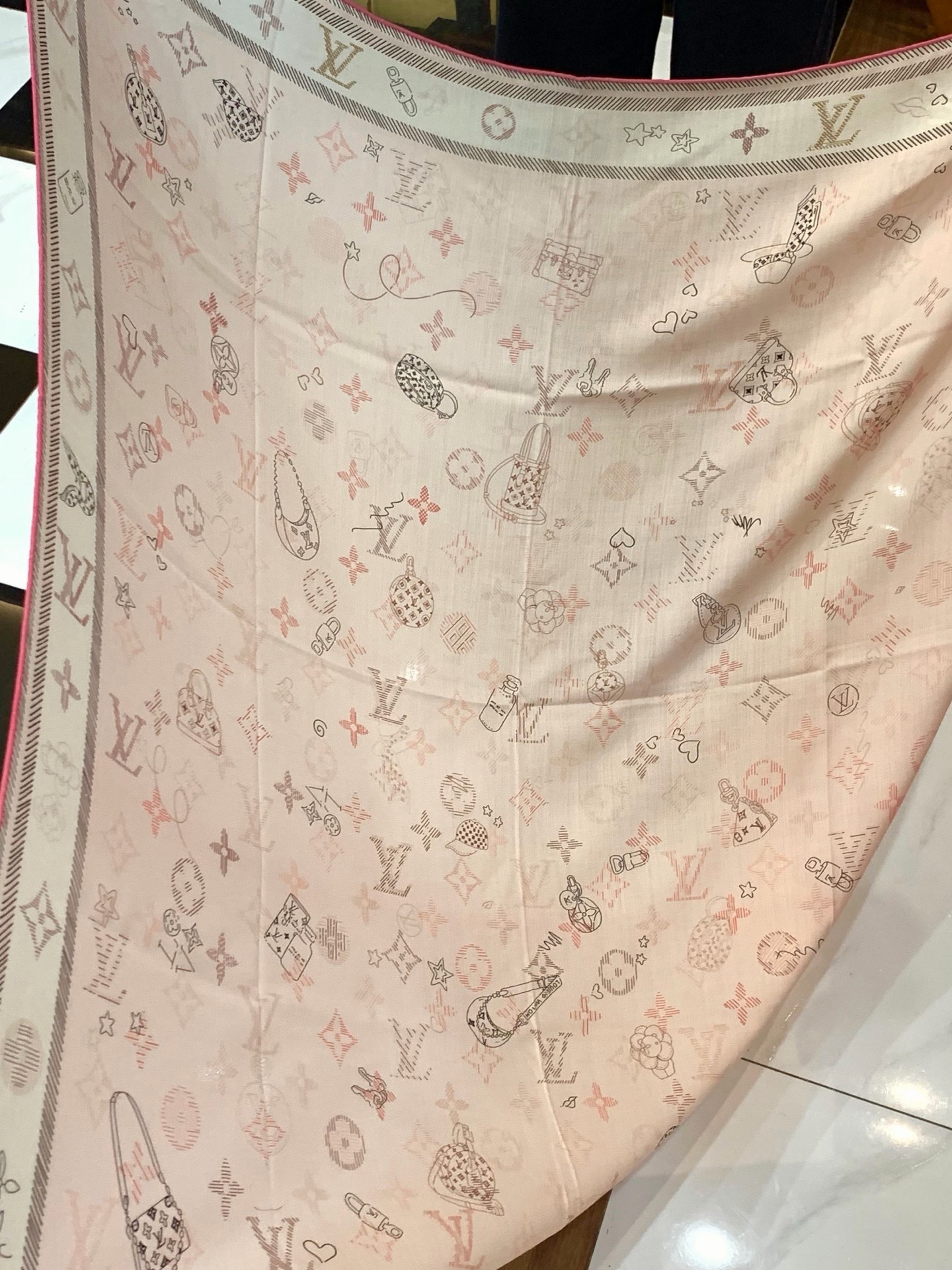 JARDIN DES PLANTES 140双面丝绒～ 【LV秋冬新品】 Jardin Des Plantes 丝绒披肩
