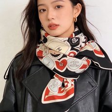 高级成衣系列~Chanel 【140双面同色丝绒披肩】 此系列谱写一曲自由轻灵的赞歌 本系列作品创新演绎品牌的风格符号 高级成衣系列~Chanel 【140双面同色丝绒披肩】 此系列谱写一曲自由轻灵的赞歌 本系列作品创新演绎品牌的风格符号