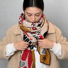 高级成衣系列~Chanel 【140双面同色丝绒披肩】 此系列谱写一曲自由轻灵的赞歌 本系列作品创新演绎品牌的风格符号 高级成衣系列~Chanel 【140双面同色丝绒披肩】 此系列谱写一曲自由轻灵的赞歌 本系列作品创新演绎品牌的风格符号