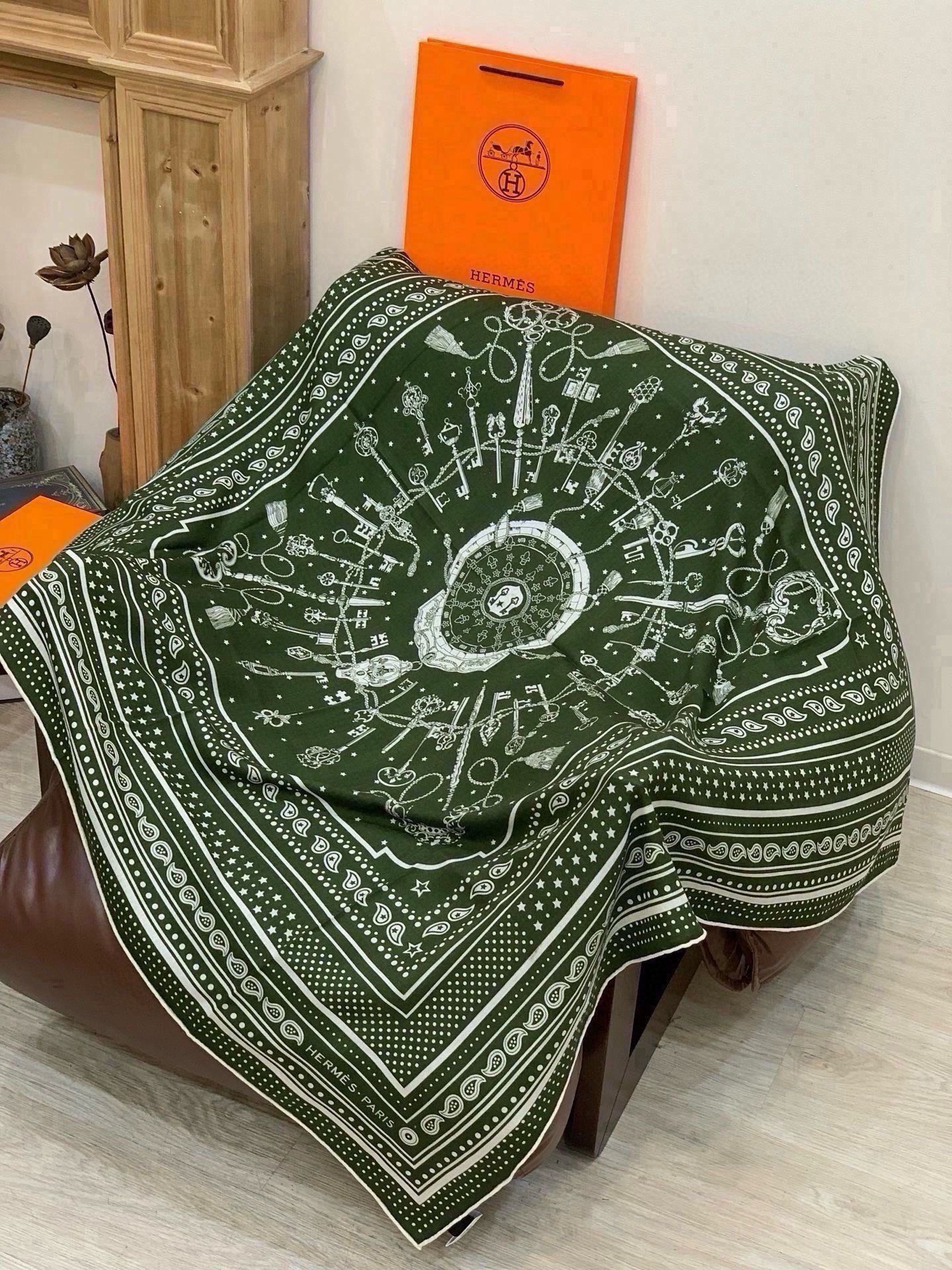 羊绒新款🆕👏👏买了都说好看‼️推荐💕爱马仕双面同色羊绒方巾【双面同色140】，顶级工艺超值‼️爱马仕专柜爆款🎁💟立体呈现