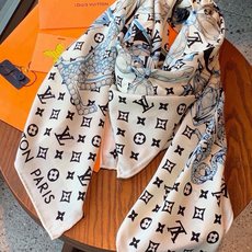 LV x TM 140披肩 【140顶级丝绒双面同色披肩】 本款L Multicolor披肩出自路易威登与知名日本艺术家 LV x TM 140披肩 【140顶级丝绒双面同色披肩】 本款L Multicolor披肩出自路易威登与知名日本艺术家