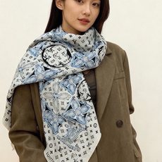 LV x TM 140披肩 【140顶级丝绒双面同色披肩】 本款L Multicolor披肩出自路易威登与知名日本艺术家 LV x TM 140披肩 【140顶级丝绒双面同色披肩】 本款L Multicolor披肩出自路易威登与知名日本艺术家
