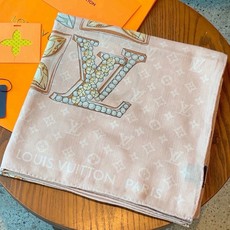 LV x TM 140披肩 【140顶级丝绒双面同色披肩】 本款L Multicolor披肩出自路易威登与知名日本艺术家 LV x TM 140披肩 【140顶级丝绒双面同色披肩】 本款L Multicolor披肩出自路易威登与知名日本艺术家