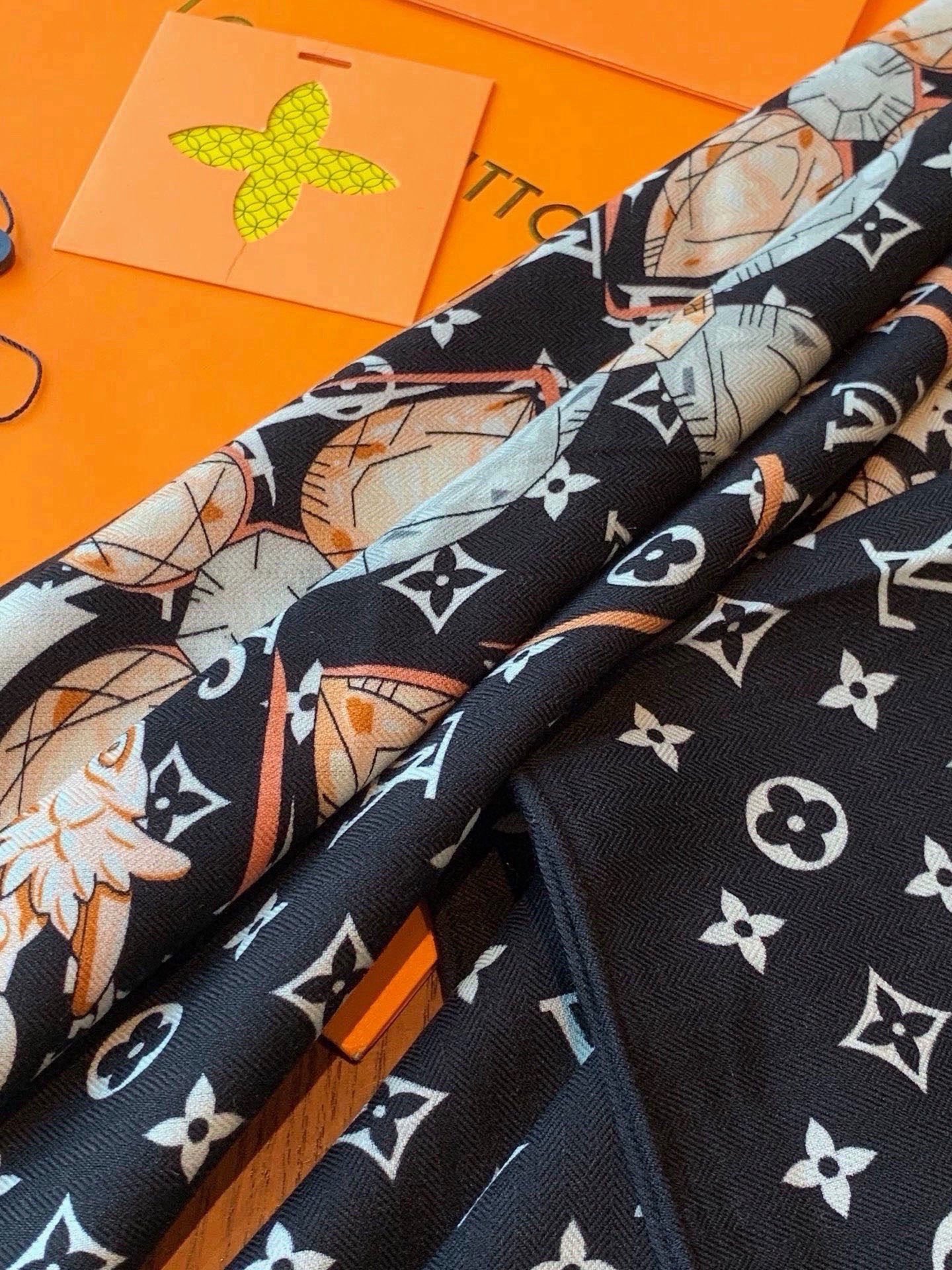 LV x TM 140披肩 【140顶级丝绒双面同色披肩】 本款L Multicolor披肩出自路易威登与知名日本艺术家