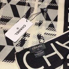 高级成衣系列~Chanel 【140双面同色丝绒披肩】 此系列谱写一曲自由轻灵的赞歌 本系列作品创新演绎品牌的风格符号 高级成衣系列~Chanel 【140双面同色丝绒披肩】 此系列谱写一曲自由轻灵的赞歌 本系列作品创新演绎品牌的风格符号