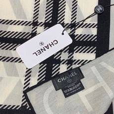 高级成衣系列~Chanel 【140双面同色丝绒披肩】 此系列谱写一曲自由轻灵的赞歌 本系列作品创新演绎品牌的风格符号 高级成衣系列~Chanel 【140双面同色丝绒披肩】 此系列谱写一曲自由轻灵的赞歌 本系列作品创新演绎品牌的风格符号