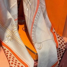 【140顶级丝羊绒双面同色披肩 『骏马之城』!!超级气质!!】不仅美有其表,更有好品质与好细节的出彩内质!!一上身就能让 【140顶级丝羊绒双面同色披肩 『骏马之城』!!超级气质!!】不仅美有其表,更有好品质与好细节的出彩内质!!一上身就能让