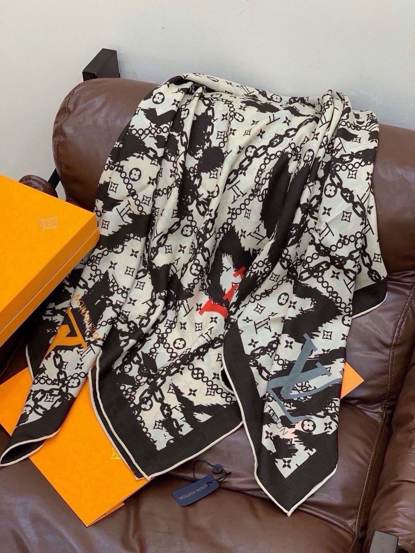 LV x TM 140披肩 【140顶级丝绒双面同色披肩】 本款L Multicolor披肩出自路易威登与知名日本艺术家
