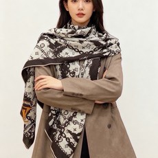 LV x TM 140披肩 【140顶级丝绒双面同色披肩】 本款L Multicolor披肩出自路易威登与知名日本艺术家 LV x TM 140披肩 【140顶级丝绒双面同色披肩】 本款L Multicolor披肩出自路易威登与知名日本艺术家