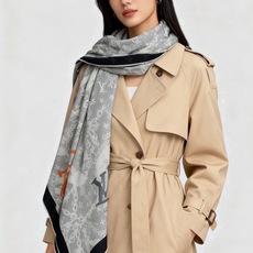 LV x TM 140披肩 【140顶级丝绒双面同色披肩】 本款L Multicolor披肩出自路易威登与知名日本艺术家 LV x TM 140披肩 【140顶级丝绒双面同色披肩】 本款L Multicolor披肩出自路易威登与知名日本艺术家