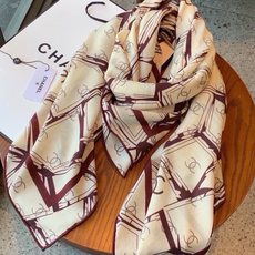 高级成衣系列~Chanel 【140双面同色丝绒披肩】 此系列谱写一曲自由轻灵的赞歌 本系列作品创新演绎品牌的风格符号 高级成衣系列~Chanel 【140双面同色丝绒披肩】 此系列谱写一曲自由轻灵的赞歌 本系列作品创新演绎品牌的风格符号