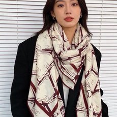 高级成衣系列~Chanel 【140双面同色丝绒披肩】 此系列谱写一曲自由轻灵的赞歌 本系列作品创新演绎品牌的风格符号 高级成衣系列~Chanel 【140双面同色丝绒披肩】 此系列谱写一曲自由轻灵的赞歌 本系列作品创新演绎品牌的风格符号
