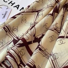 高级成衣系列~Chanel 【140双面同色丝绒披肩】 此系列谱写一曲自由轻灵的赞歌 本系列作品创新演绎品牌的风格符号 高级成衣系列~Chanel 【140双面同色丝绒披肩】 此系列谱写一曲自由轻灵的赞歌 本系列作品创新演绎品牌的风格符号