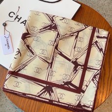 高级成衣系列~Chanel 【140双面同色丝绒披肩】 此系列谱写一曲自由轻灵的赞歌 本系列作品创新演绎品牌的风格符号 高级成衣系列~Chanel 【140双面同色丝绒披肩】 此系列谱写一曲自由轻灵的赞歌 本系列作品创新演绎品牌的风格符号