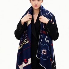 高级成衣系列~Chanel 【140双面同色丝绒披肩】 此系列谱写一曲自由轻灵的赞歌 本系列作品创新演绎品牌的风格符号 高级成衣系列~Chanel 【140双面同色丝绒披肩】 此系列谱写一曲自由轻灵的赞歌 本系列作品创新演绎品牌的风格符号