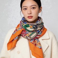 爱马仕新款双面同色 品名:十二花豹 面料:丝羊绒尺寸:140*140十二只花豹享受惬意休憩的时光。它们慵懒躺卧,在叶丛间 爱马仕新款双面同色 品名:十二花豹 面料:丝羊绒尺寸:140*140十二只花豹享受惬意休憩的时光。它们慵懒躺卧,在叶丛间
