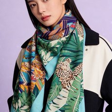 爱马仕新款双面同色 品名:十二花豹 面料:丝羊绒尺寸:140*140十二只花豹享受惬意休憩的时光。它们慵懒躺卧,在叶丛间 爱马仕新款双面同色 品名:十二花豹 面料:丝羊绒尺寸:140*140十二只花豹享受惬意休憩的时光。它们慵懒躺卧,在叶丛间