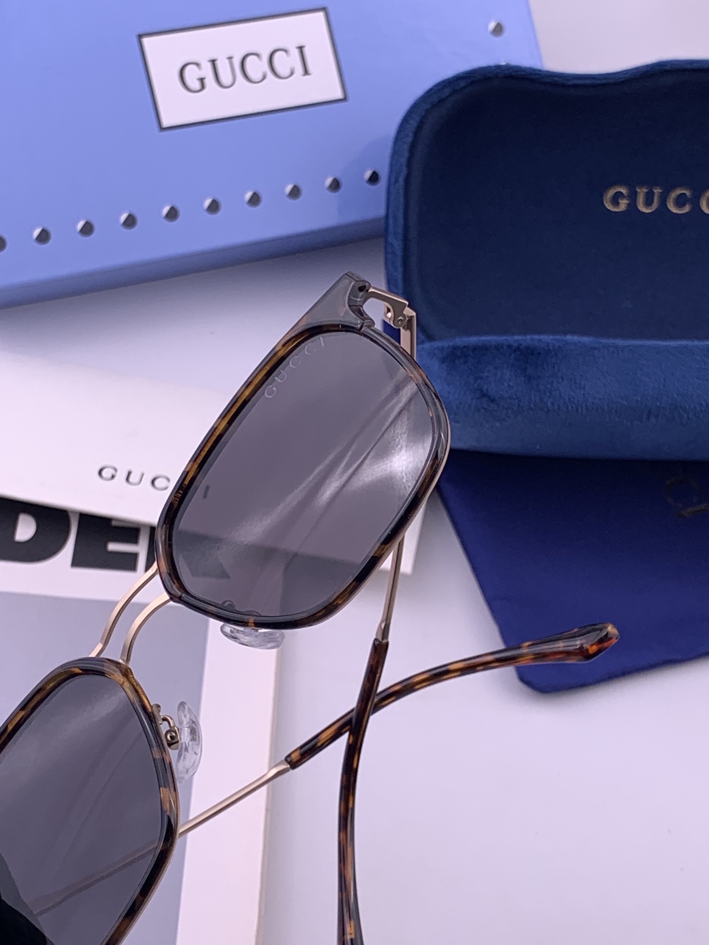 ♦️ GUCCI 新款男女情侣款太阳镜 超轻超有弹性整幅眼镜 重要的是压不坏 高清镜片、精湛的工艺 原版材料 休闲大气不