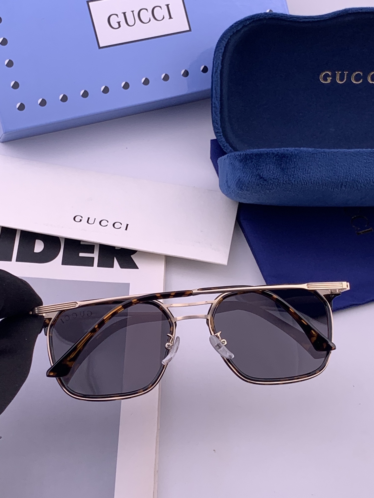 ♦️ GUCCI 新款男女情侣款太阳镜 超轻超有弹性整幅眼镜 重要的是压不坏 高清镜片、精湛的工艺 原版材料 休闲大气不