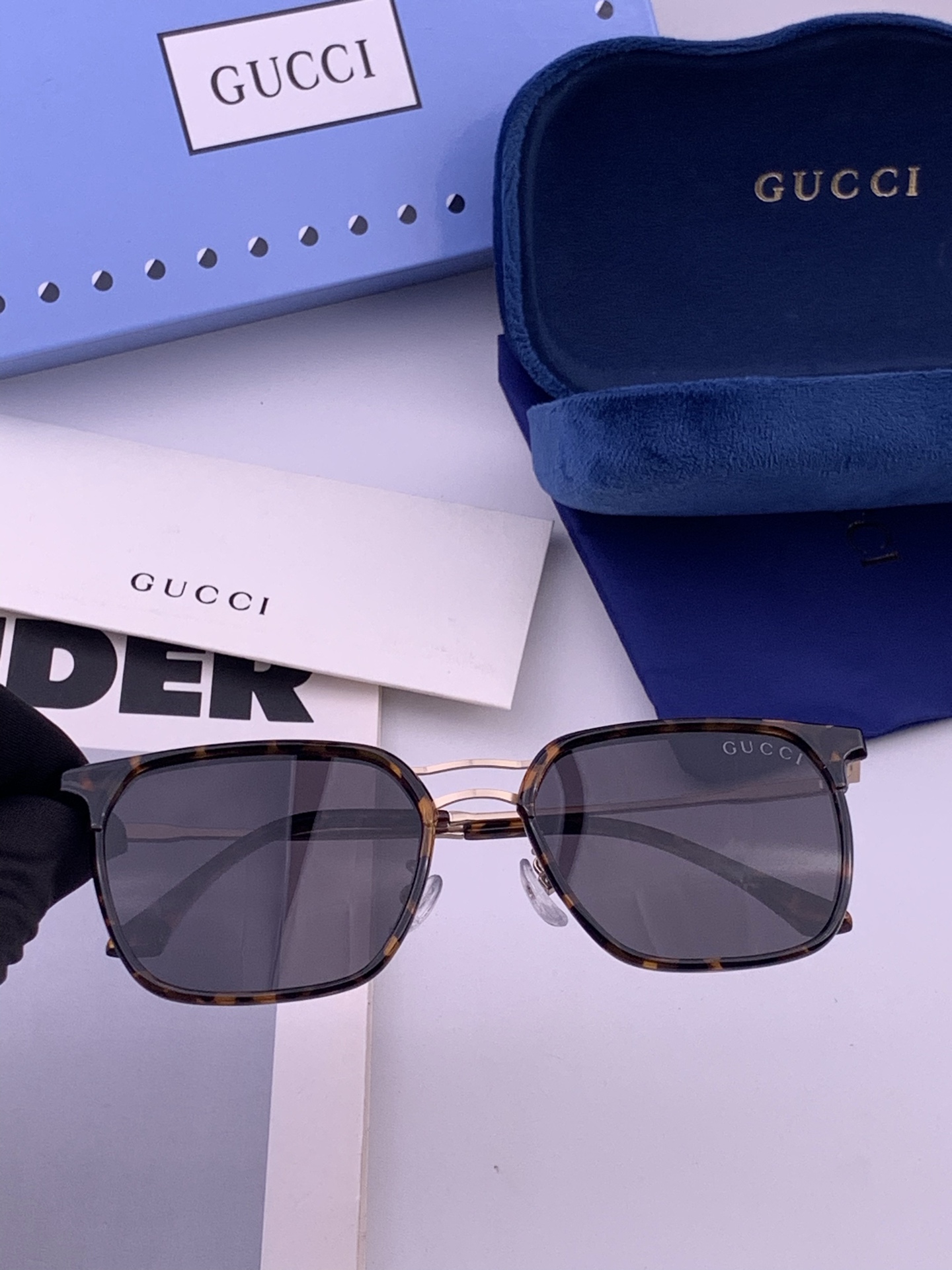♦️ GUCCI 新款男女情侣款太阳镜 超轻超有弹性整幅眼镜 重要的是压不坏 高清镜片、精湛的工艺 原版材料 休闲大气不