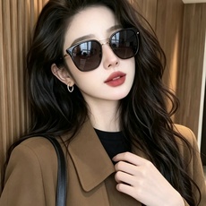 ♦️ GUCCI 新款男女情侣款太阳镜 超轻超有弹性整幅眼镜 重要的是压不坏 高清镜片、精湛的工艺 原版材料 休闲大气不 ♦️ GUCCI 新款男女情侣款太阳镜 超轻超有弹性整幅眼镜 重要的是压不坏 高清镜片、精湛的工艺 原版材料 休闲大气不
