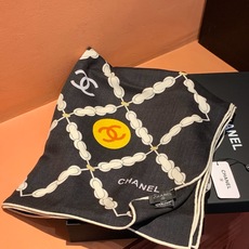 高级成衣系列~Chanel 【140双面同色丝绒披肩】 此系列谱写一曲自由轻灵的赞歌 本系列作品创新演绎品牌的风格符号 高级成衣系列~Chanel 【140双面同色丝绒披肩】 此系列谱写一曲自由轻灵的赞歌 本系列作品创新演绎品牌的风格符号