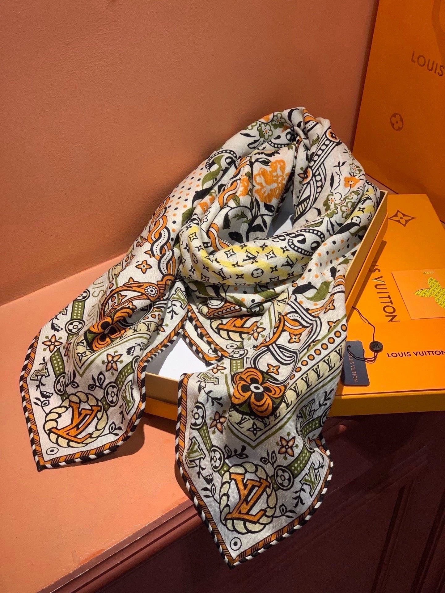 LV x TM 140披肩 【140顶级丝绒双面同色披肩】 本款L Multicolor披肩出自路易威登与知名日本艺术家