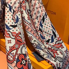 LV x TM 140披肩 【140顶级丝绒双面同色披肩】 本款L Multicolor披肩出自路易威登与知名日本艺术家 LV x TM 140披肩 【140顶级丝绒双面同色披肩】 本款L Multicolor披肩出自路易威登与知名日本艺术家