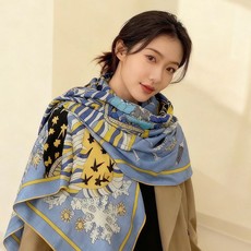 新款爱马仕四季之王的加冕140*140cm,双面同色印花,高端的重磅丝羊绒面料,正反两面效果一样,70%羊绒+30%真丝 新款爱马仕四季之王的加冕140*140cm,双面同色印花,高端的重磅丝羊绒面料,正反两面效果一样,70%羊绒+30%真丝