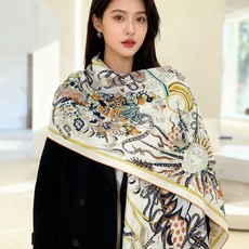 新款爱马仕四季之王的加冕140*140cm,双面同色印花,高端的重磅丝羊绒面料,正反两面效果一样,70%羊绒+30%真丝 新款爱马仕四季之王的加冕140*140cm,双面同色印花,高端的重磅丝羊绒面料,正反两面效果一样,70%羊绒+30%真丝
