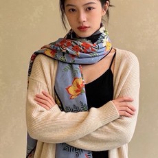 💟上新🆕💕手工卷边!羊绒和真丝混纺披肩(70%羊绒30%桑蚕丝)。 这款披肩采用经典山羊绒和真丝混纺面料,柔软轻盈,佩戴 💟上新🆕💕手工卷边!羊绒和真丝混纺披肩(70%羊绒30%桑蚕丝)。 这款披肩采用经典山羊绒和真丝混纺面料,柔软轻盈,佩戴