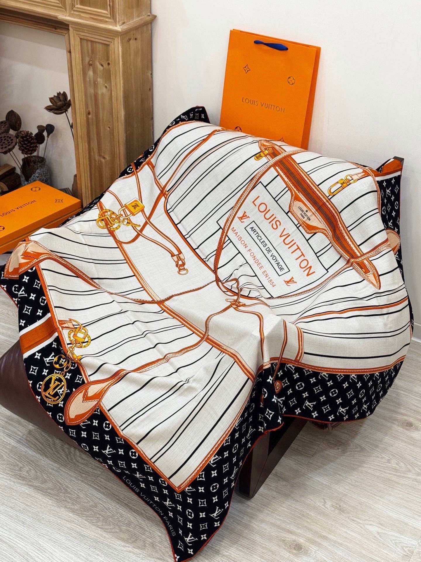MY NEVERFULL 140丝绒方巾 【140顶级丝绒双面同色】 My Neverfull 丝绒方巾回溯 Never